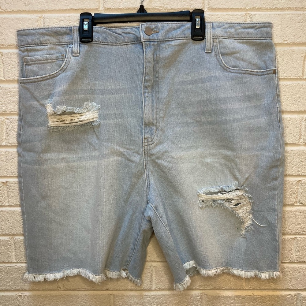 Women’s 22W Wonderly Curvy denim shorts